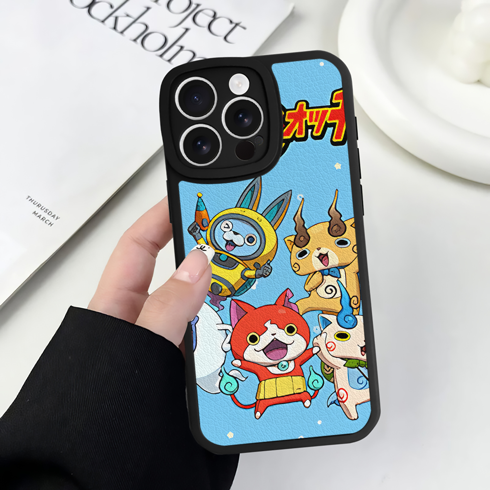 （画像用） 妖怪ウォッチ Yo-kai Watch 【iPhone 16シリーズ対応】シリコンスマホケース（レザー調） 材質：シリコン